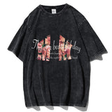 Money newspapers keep appearing men's T-shirts